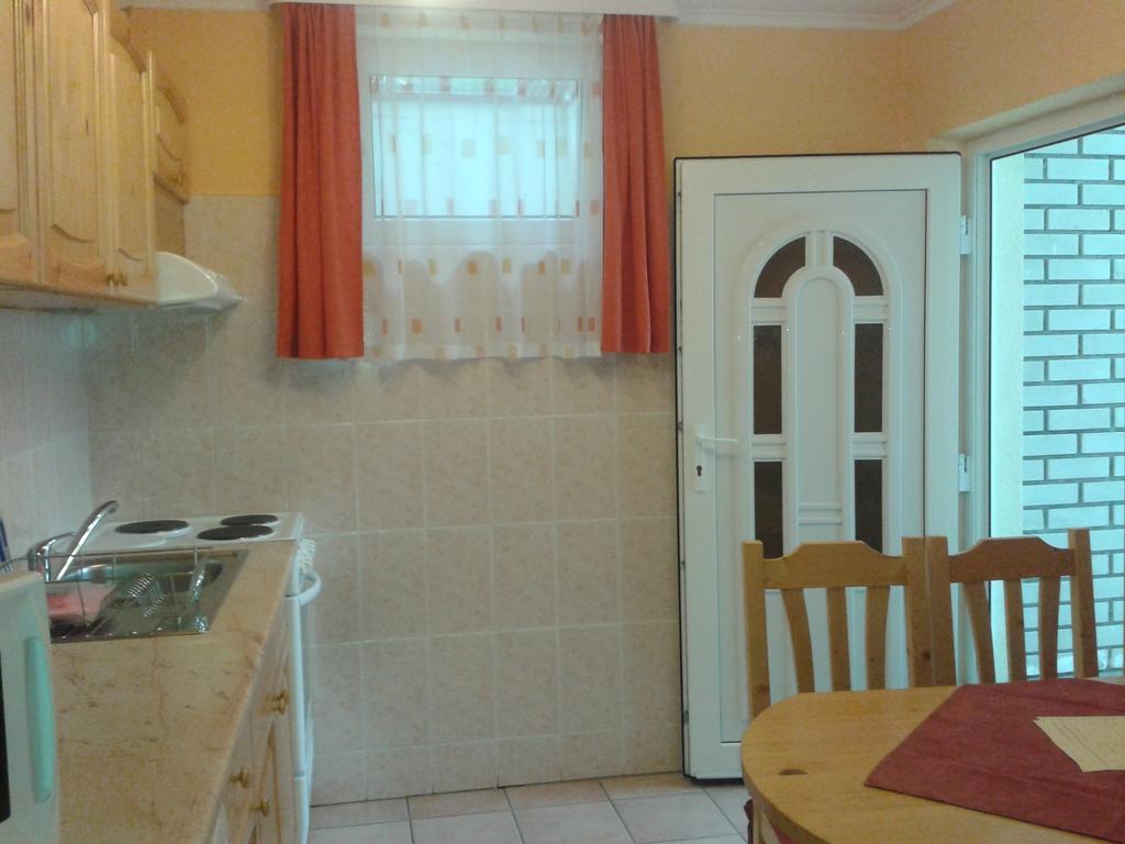 Levendula Apartman Balatonfured Room photo